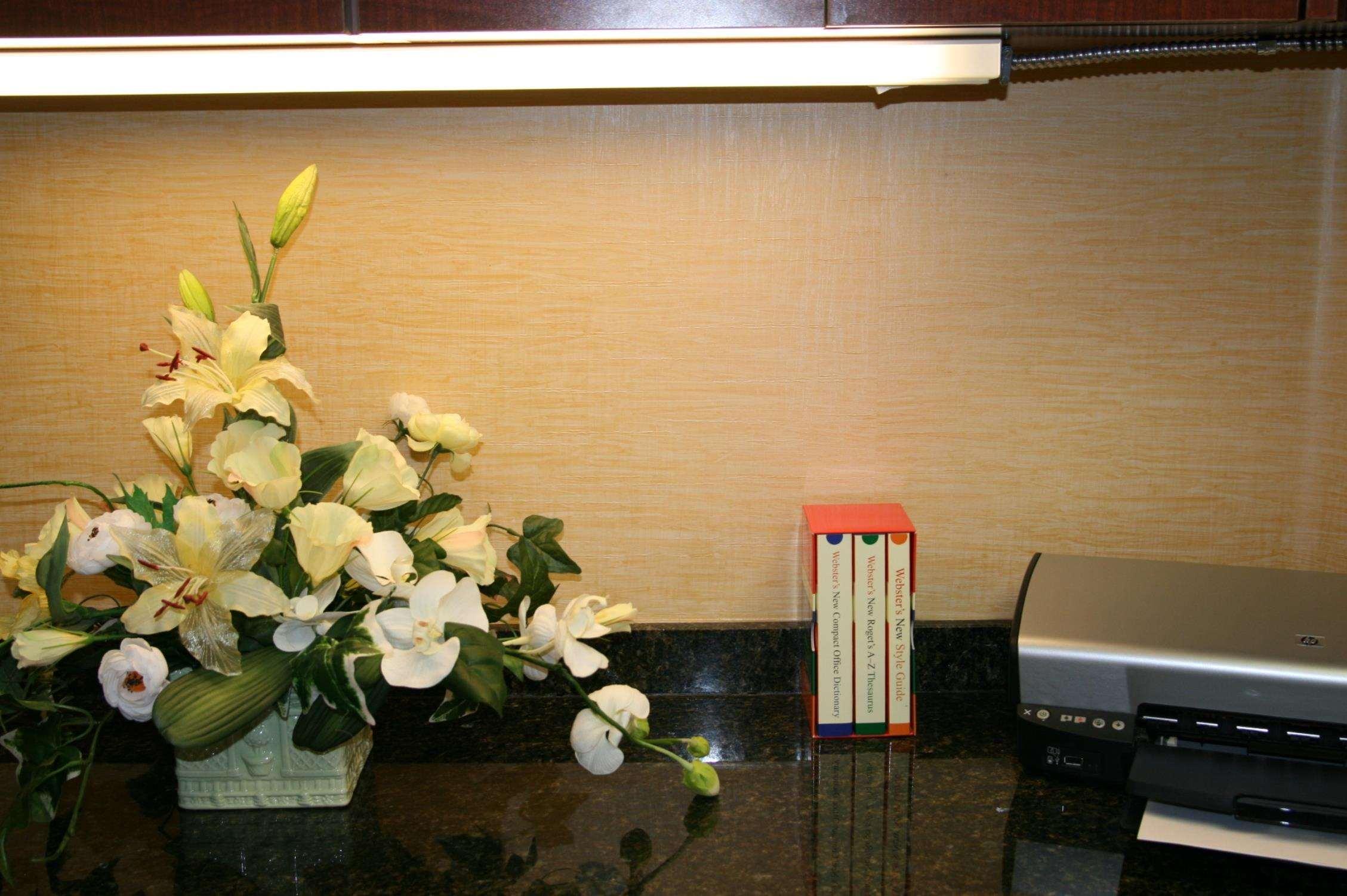 Hotel Hampton By Hilton Brentwood Esterno foto