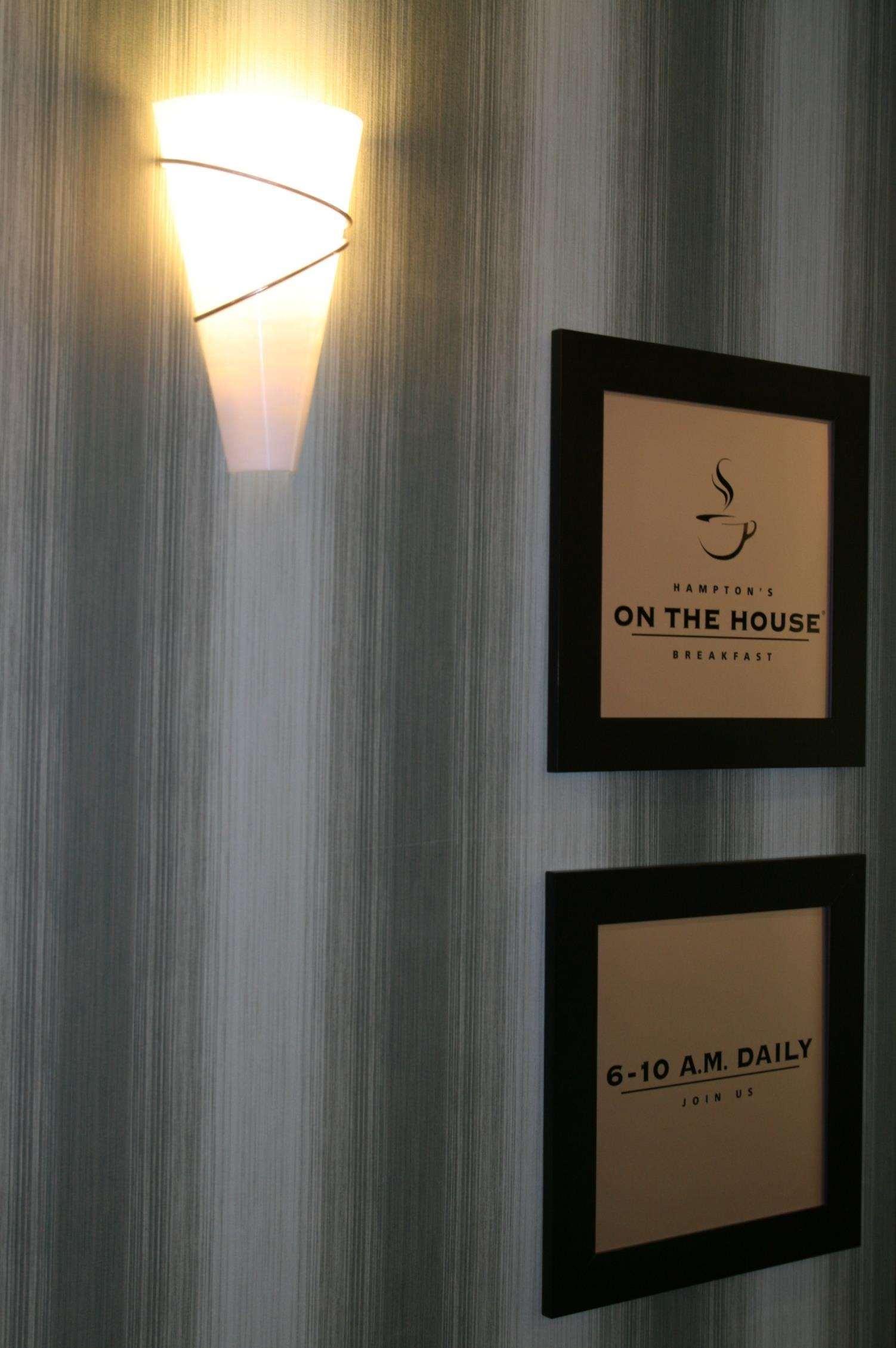 Hotel Hampton By Hilton Brentwood Esterno foto