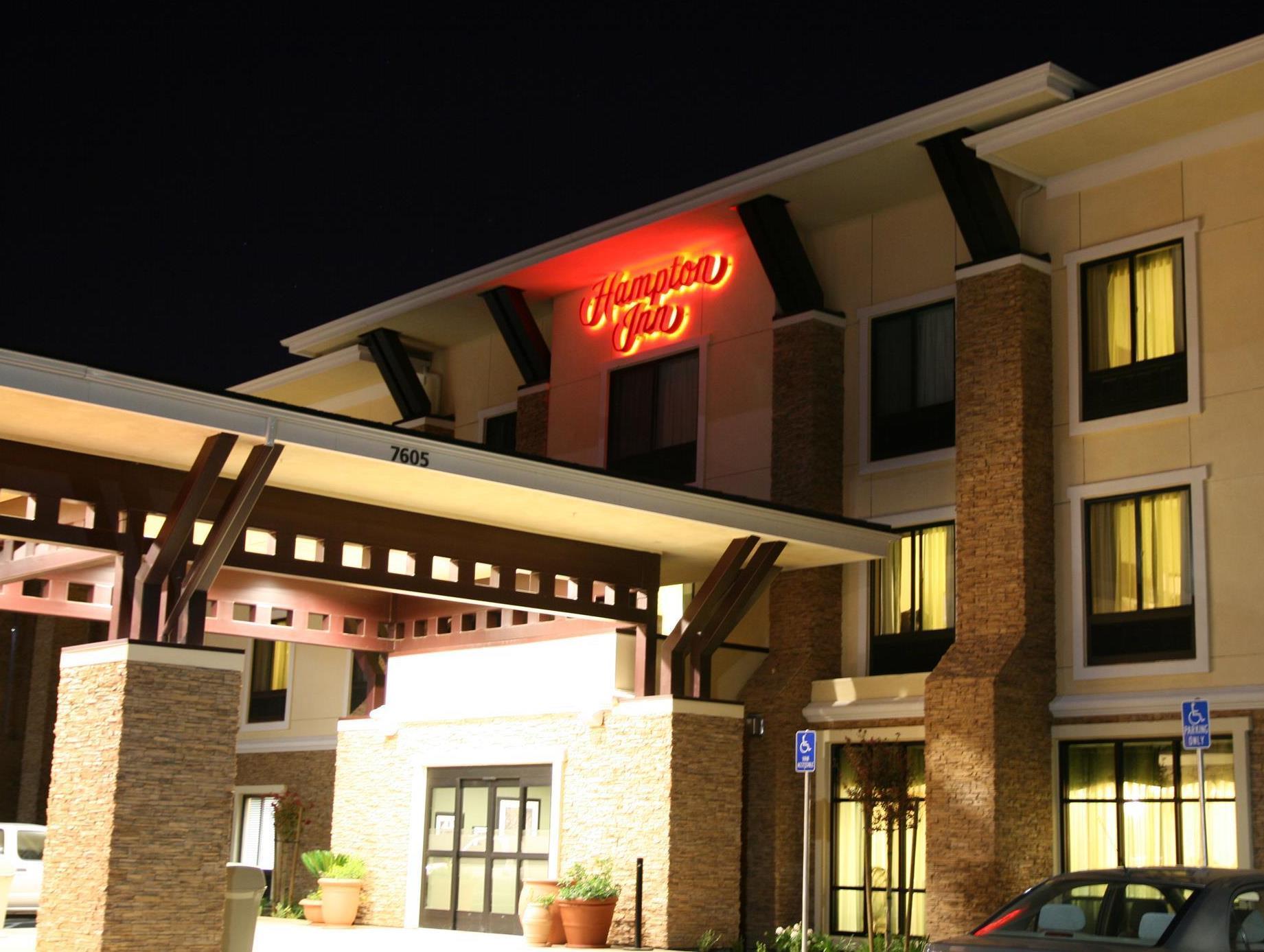 Hotel Hampton By Hilton Brentwood Esterno foto