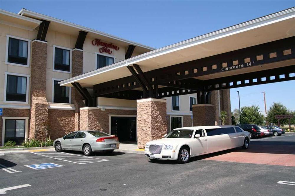Hotel Hampton By Hilton Brentwood Esterno foto