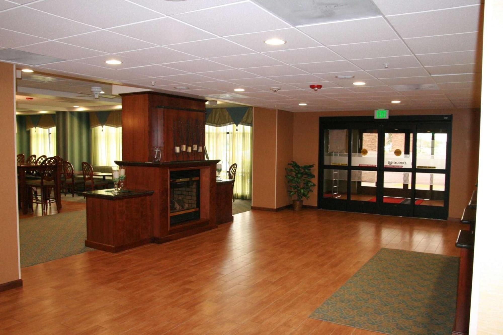 Hotel Hampton By Hilton Brentwood Esterno foto