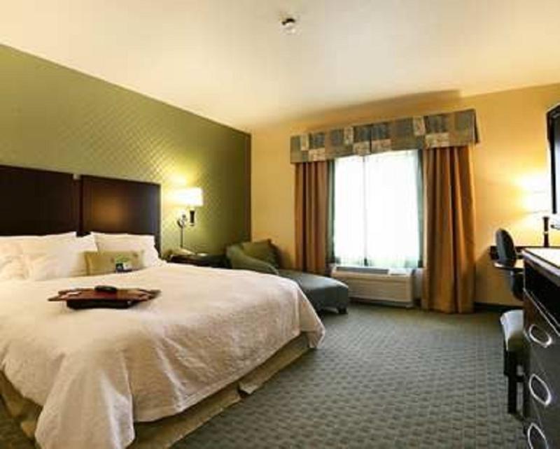 Hotel Hampton By Hilton Brentwood Esterno foto